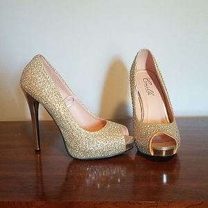 Gold heels, Sz 6